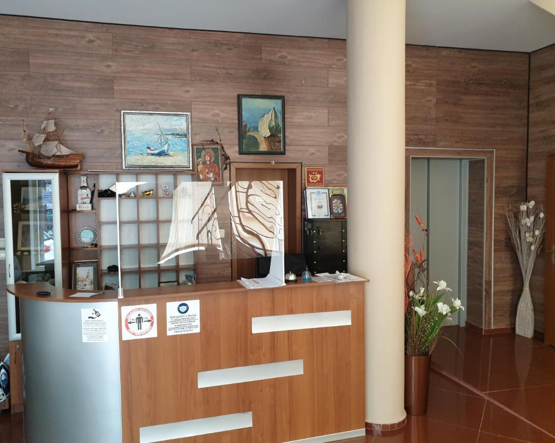 Family Hotel Diana 포마리 외부 사진