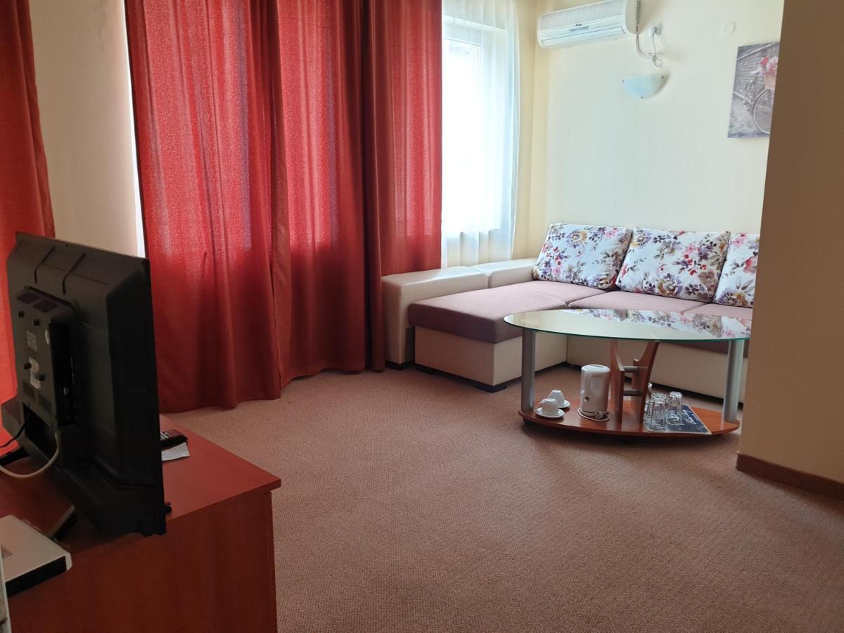Family Hotel Diana 포마리 외부 사진