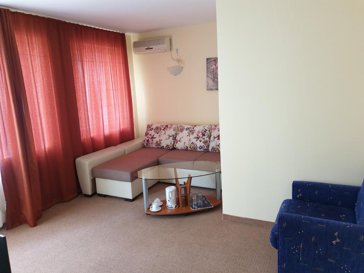 Family Hotel Diana 포마리 외부 사진