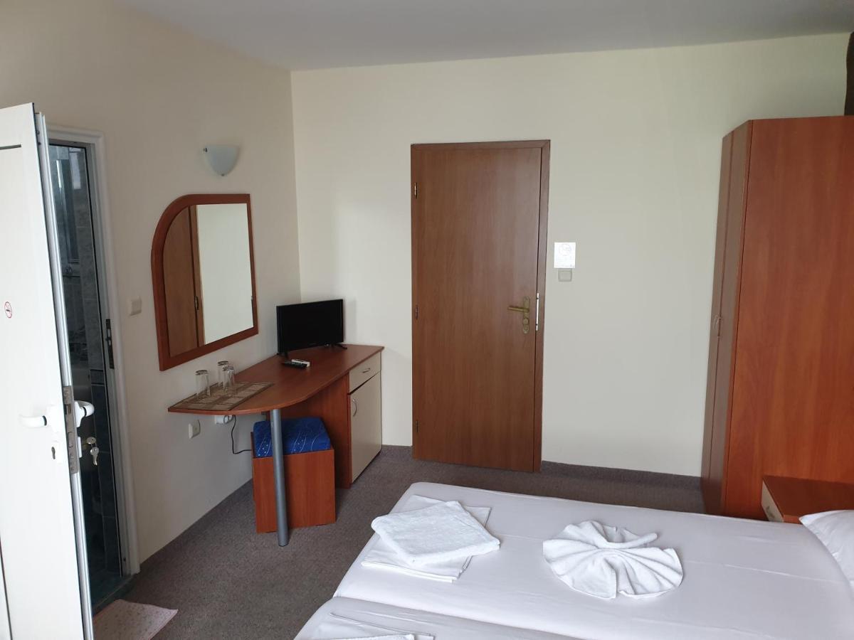 Family Hotel Diana 포마리 외부 사진