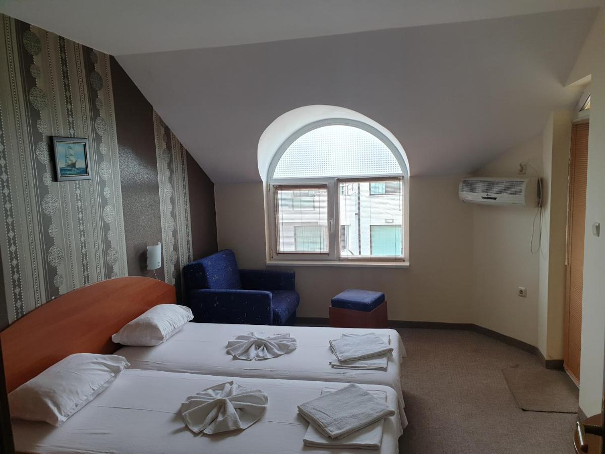 Family Hotel Diana 포마리 외부 사진