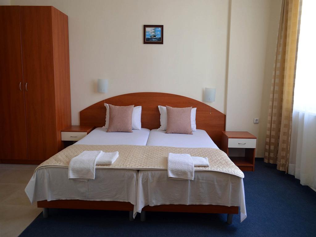 Family Hotel Diana 포마리 외부 사진