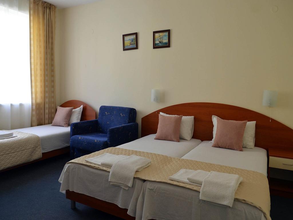 Family Hotel Diana 포마리 외부 사진