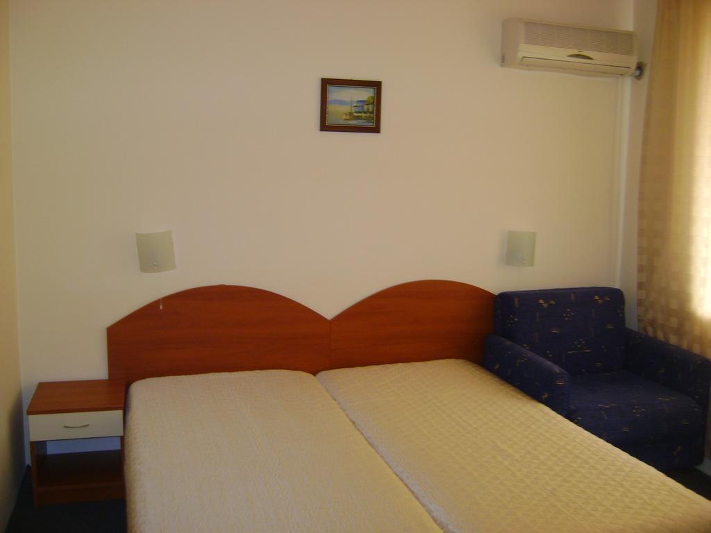 Family Hotel Diana 포마리 외부 사진