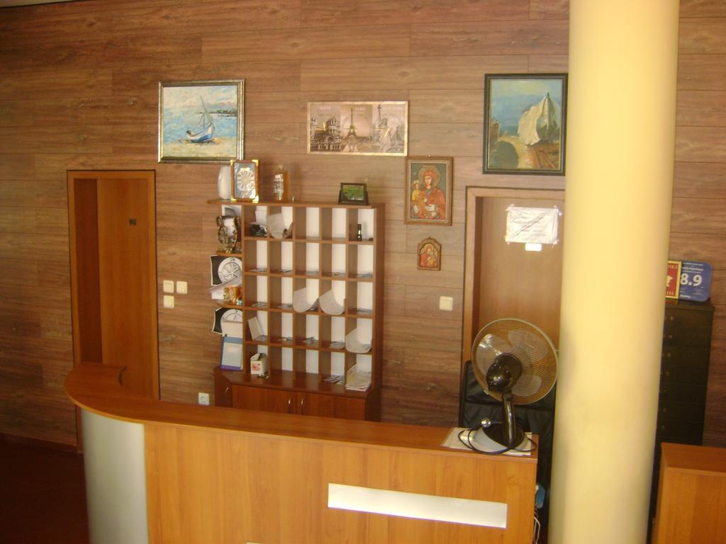 Family Hotel Diana 포마리 외부 사진