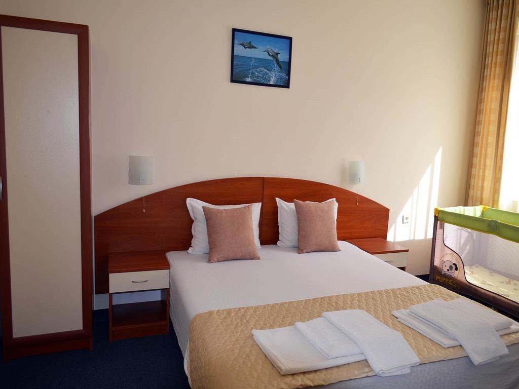 Family Hotel Diana 포마리 외부 사진