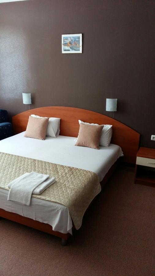 Family Hotel Diana 포마리 외부 사진